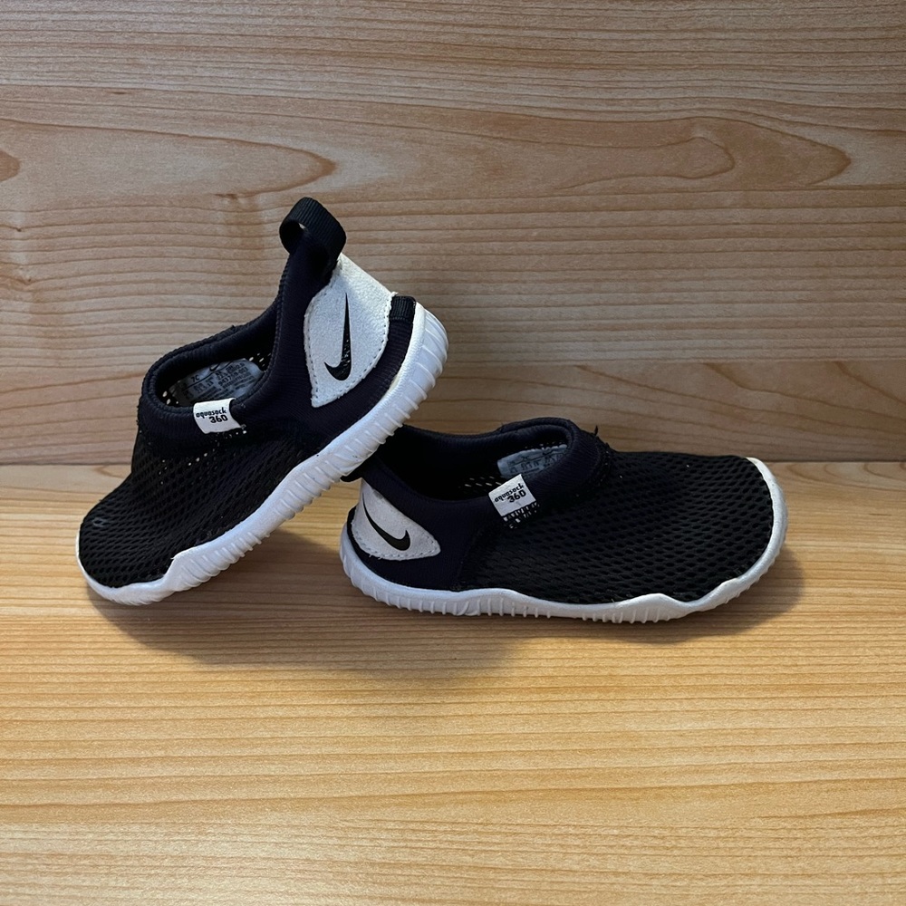 Nike Aqua socks-size 7